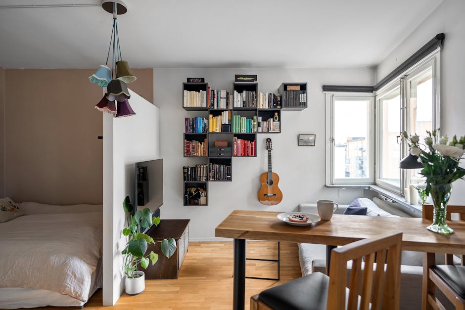 Baldų ir interjero sprendimai mažoms erdvėms: 10 idėjų, kurios realiai veikia