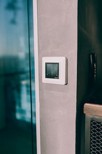 Išmanus termostatas namuose, rodantis energijos taupymo valdymą pagal automatiką