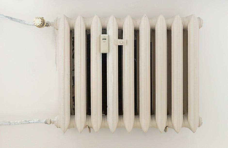 Namų termostatas ir radiatoriaus valdymo vožtuvas šildymo valdymui optimizuoti