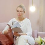 Namo apšvietimo ergonomika: kaip pasirinkti šviestuvus skirtingoms erdvėms, jaukiai apšviestas interjeras su šviestuvais