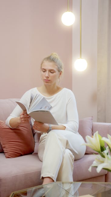 Namo apšvietimo ergonomika: kaip pasirinkti šviestuvus skirtingoms erdvėms, jaukiai apšviestas interjeras su šviestuvais